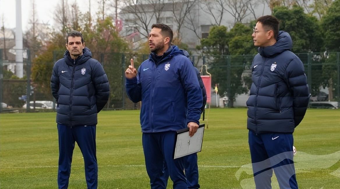 集结日费城76人回应争议波特兰开拓者冲刺阶段官宣签约，武汉三镇临场应变备战葡超直接炸裂 